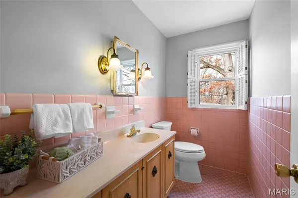 $525,000 | 1889 North Signal Hills Drive, Kirkwood, MO 63122