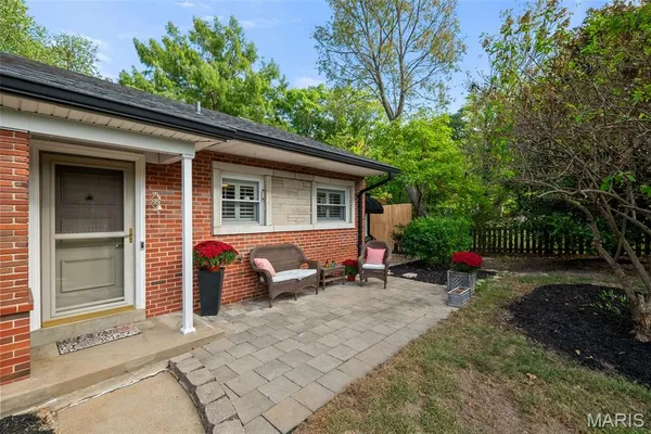 $525,000 | 1889 North Signal Hills Drive, Kirkwood, MO 63122