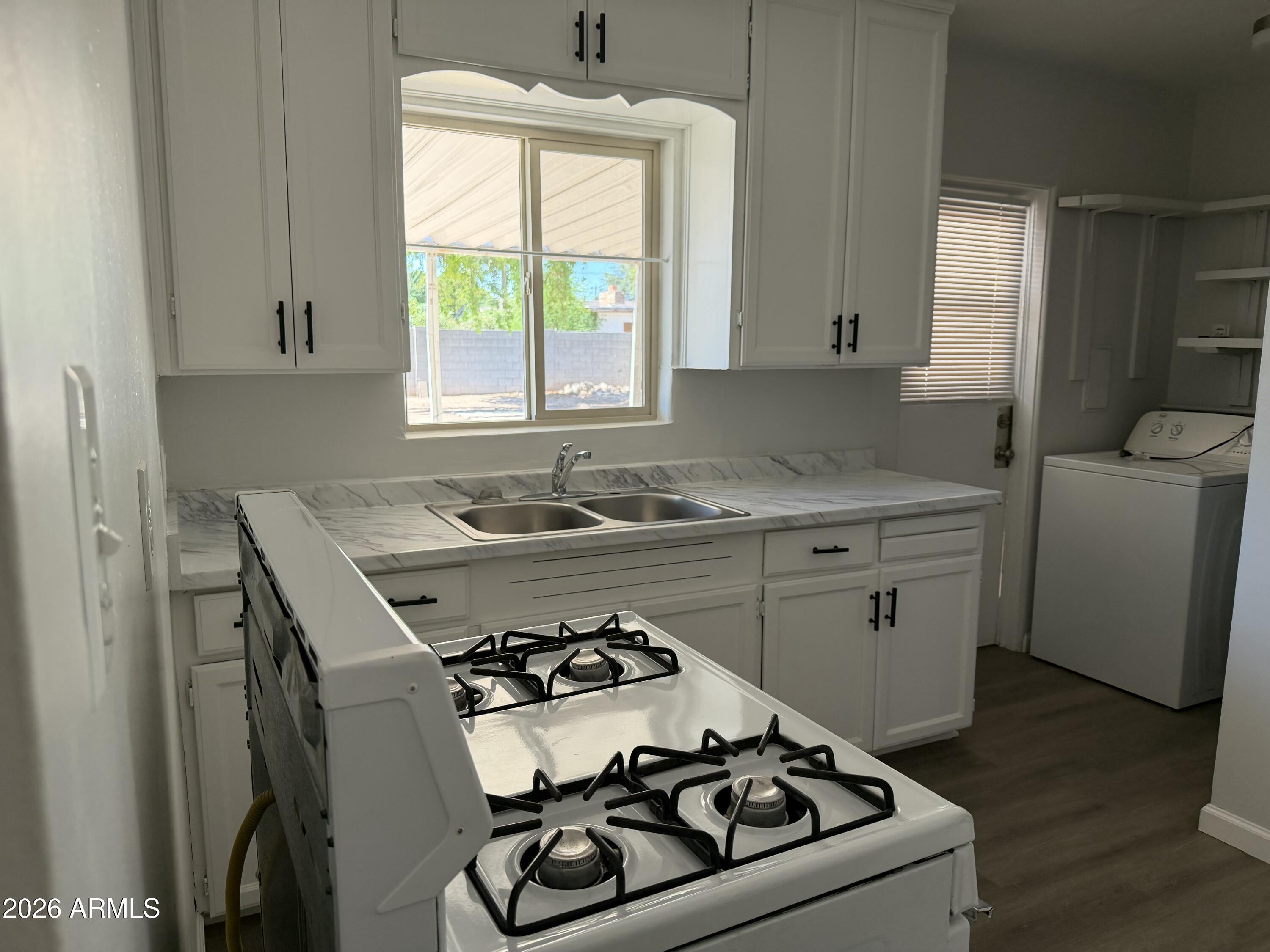 2221 East Osborn Road Phoenix, AZ 85016 - Photo 3 of 17 kitchen