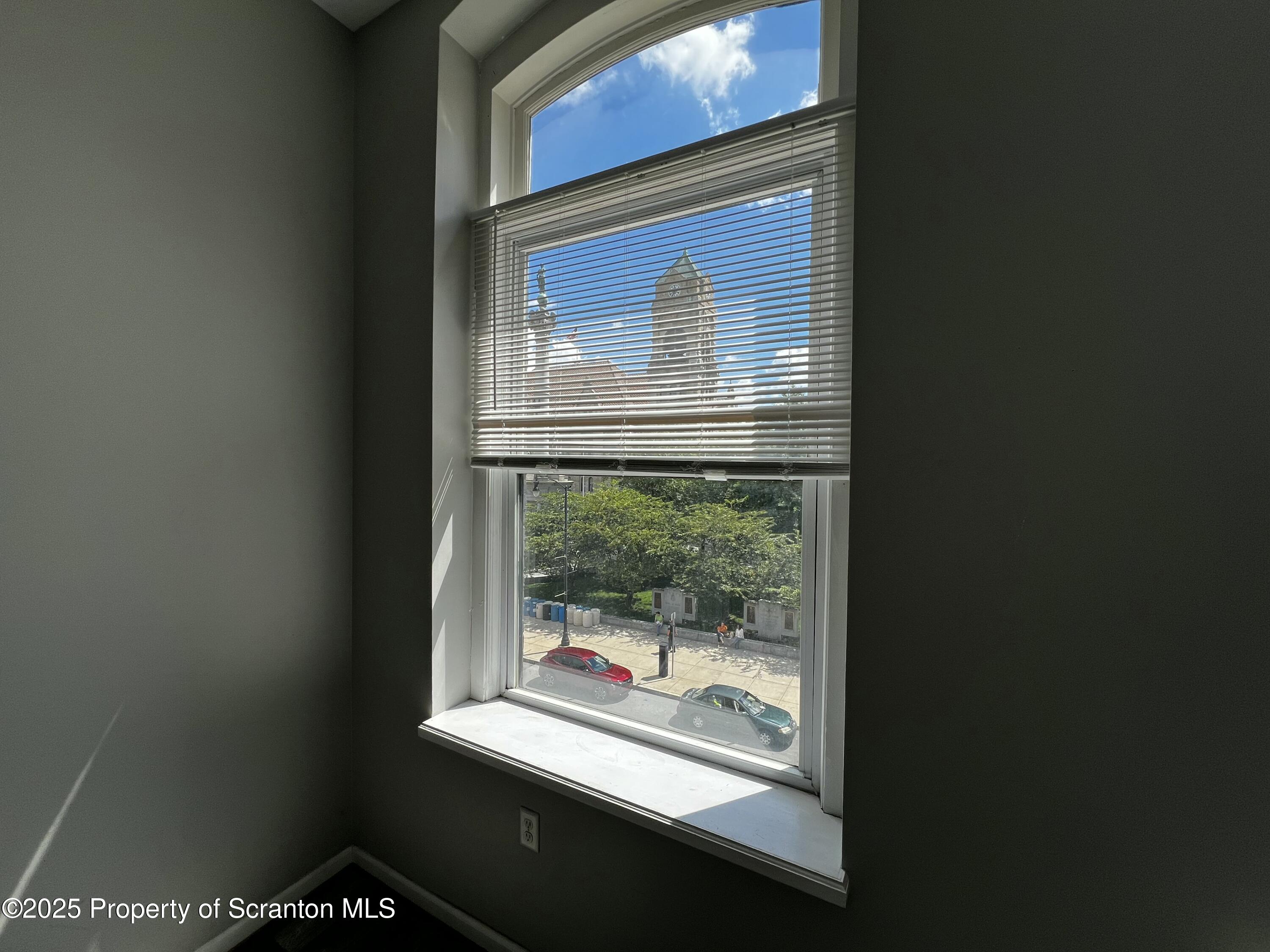 205 North Washington Avenue, Unit 2 Scranton, PA 18503 - Photo 7 of 12 a picture of a window