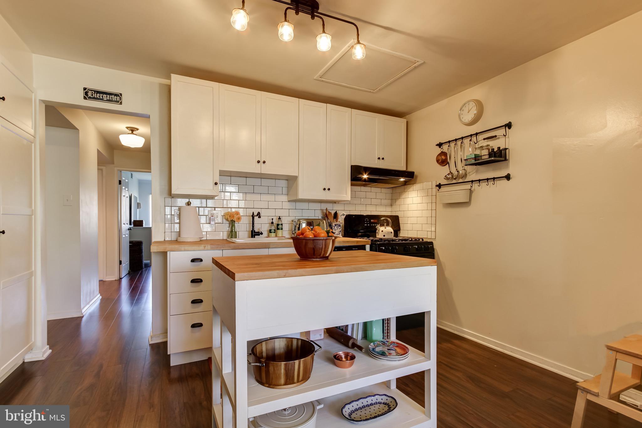 1663 Parkcrest Circle, Unit 300 Reston, VA 20190 - Photo 11 of 30 Kitchen