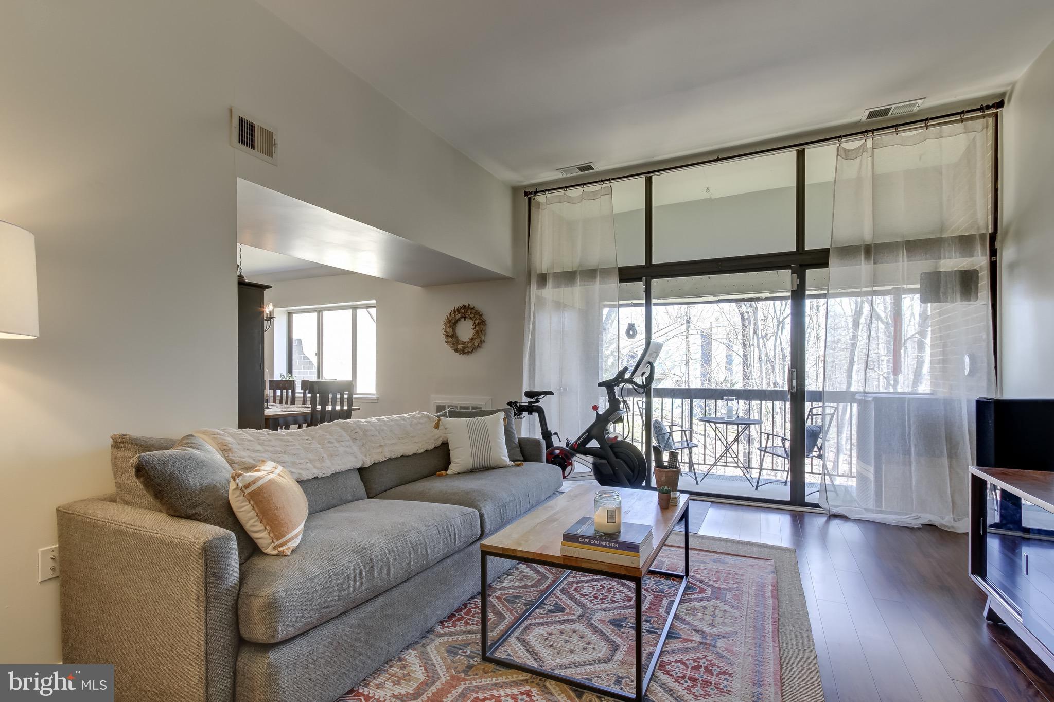 1663 Parkcrest Circle, Unit 300 Reston, VA 20190 - Photo 18 of 30 Gallery Image 18