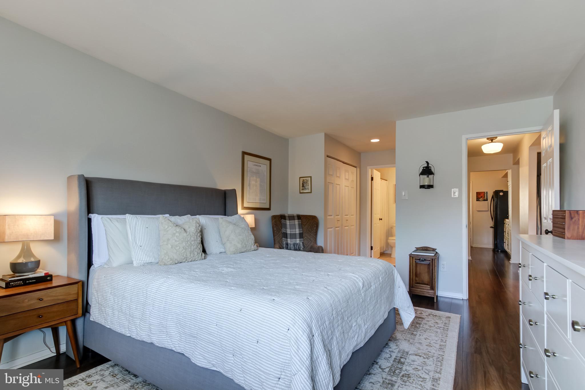 1663 Parkcrest Circle, Unit 300 Reston, VA 20190 - Photo 19 of 30 Bedroom with Ensuite Bathroom