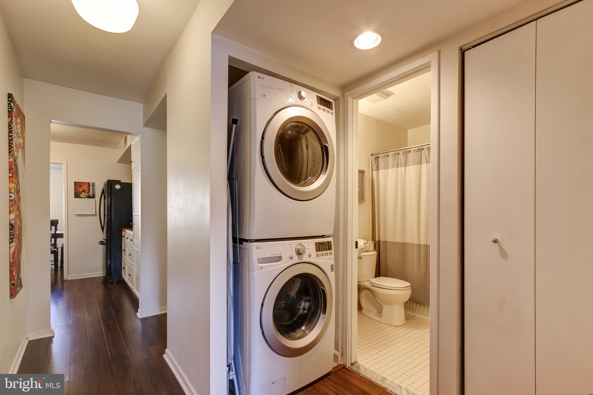 1663 Parkcrest Circle, Unit 300 Reston, VA 20190 - Photo 25 of 30 Washer and Dryer in Unit