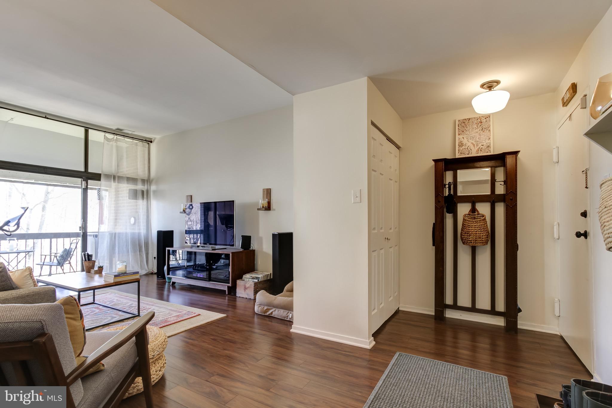 1663 Parkcrest Circle, Unit 300 Reston, VA 20190 - Photo 5 of 30 Contemporary Colors
