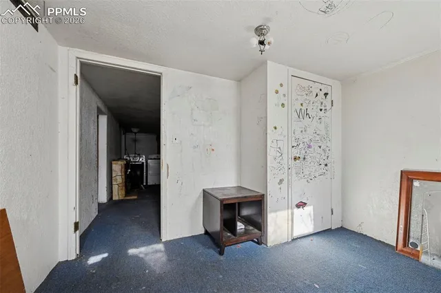a view of empty room with closet