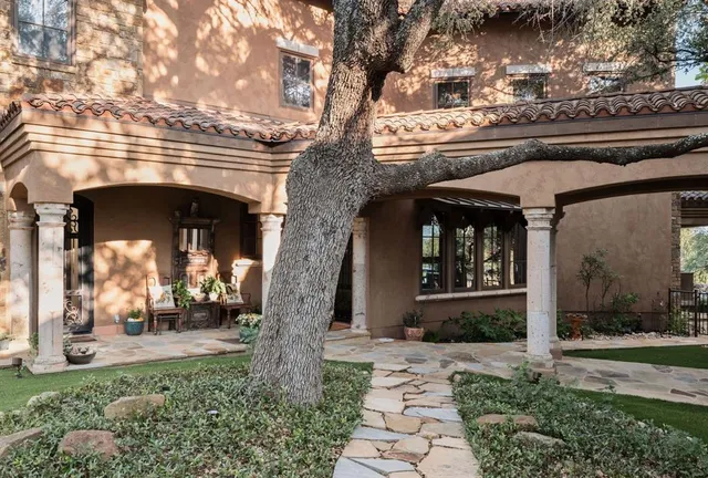 a view of building with a outdoor space