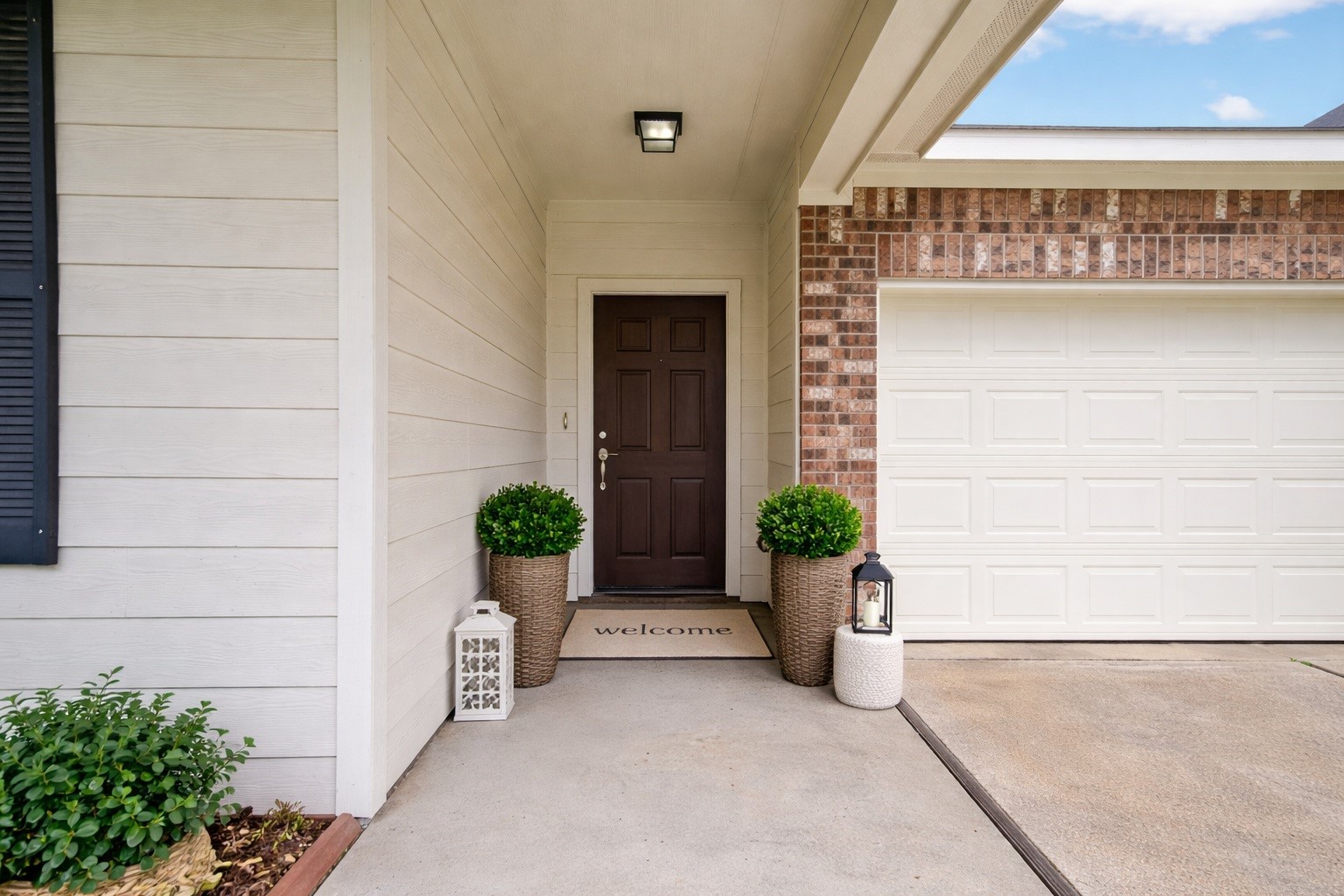 311 Volute Drive Rosharon, TX 77583 - Photo 2 of 21 a view of house with potted plant and garage