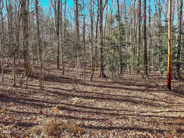 a view of empty room with floor to ceiling window and outdoor space
