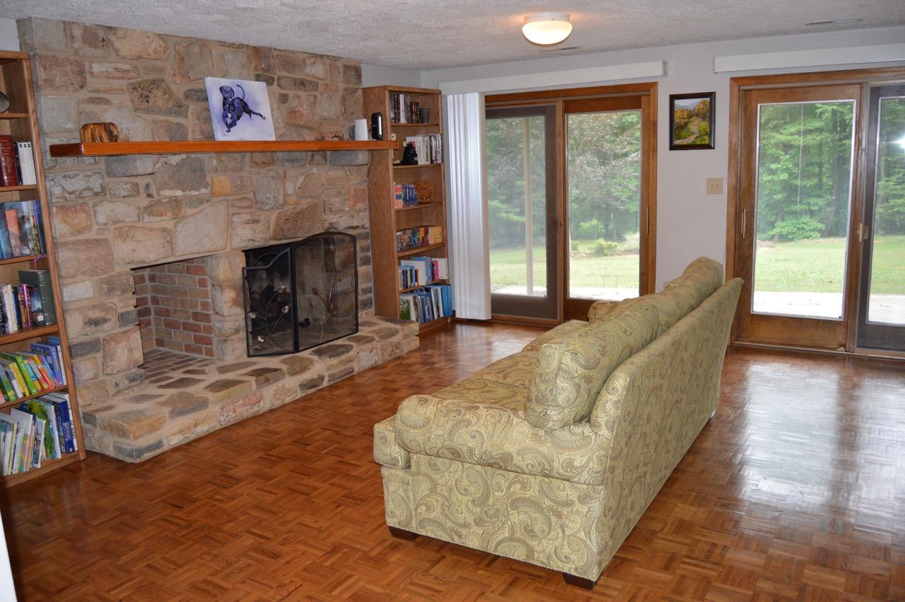 5949 Bradshaw Road Salem, VA 24153 - Photo 9 of 10 7