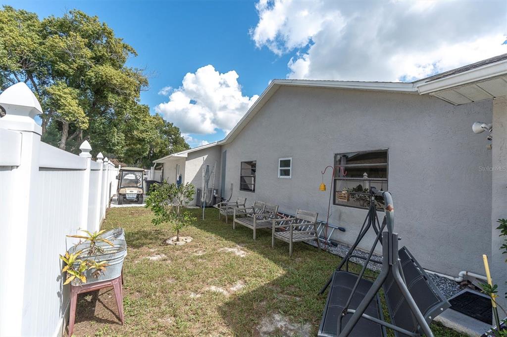 10105 Briar Circle Hudson, FL 34667 - Photo 35 of 40 a backyard of a house with table and chairs