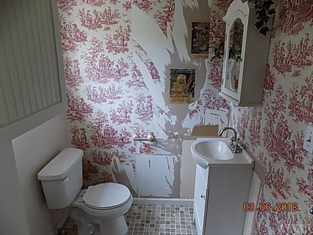 1470 Soundneck Road Elizabeth City, NC 27909 - Photo 21 of 38 Hall Bath / Utility