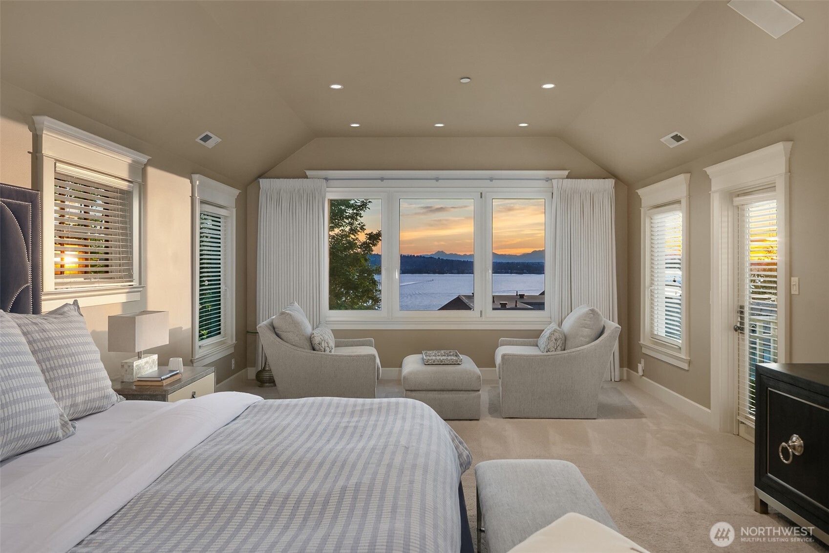 2665 Evergreen Point Road Medina, WA 98039 - Photo 15 of 36