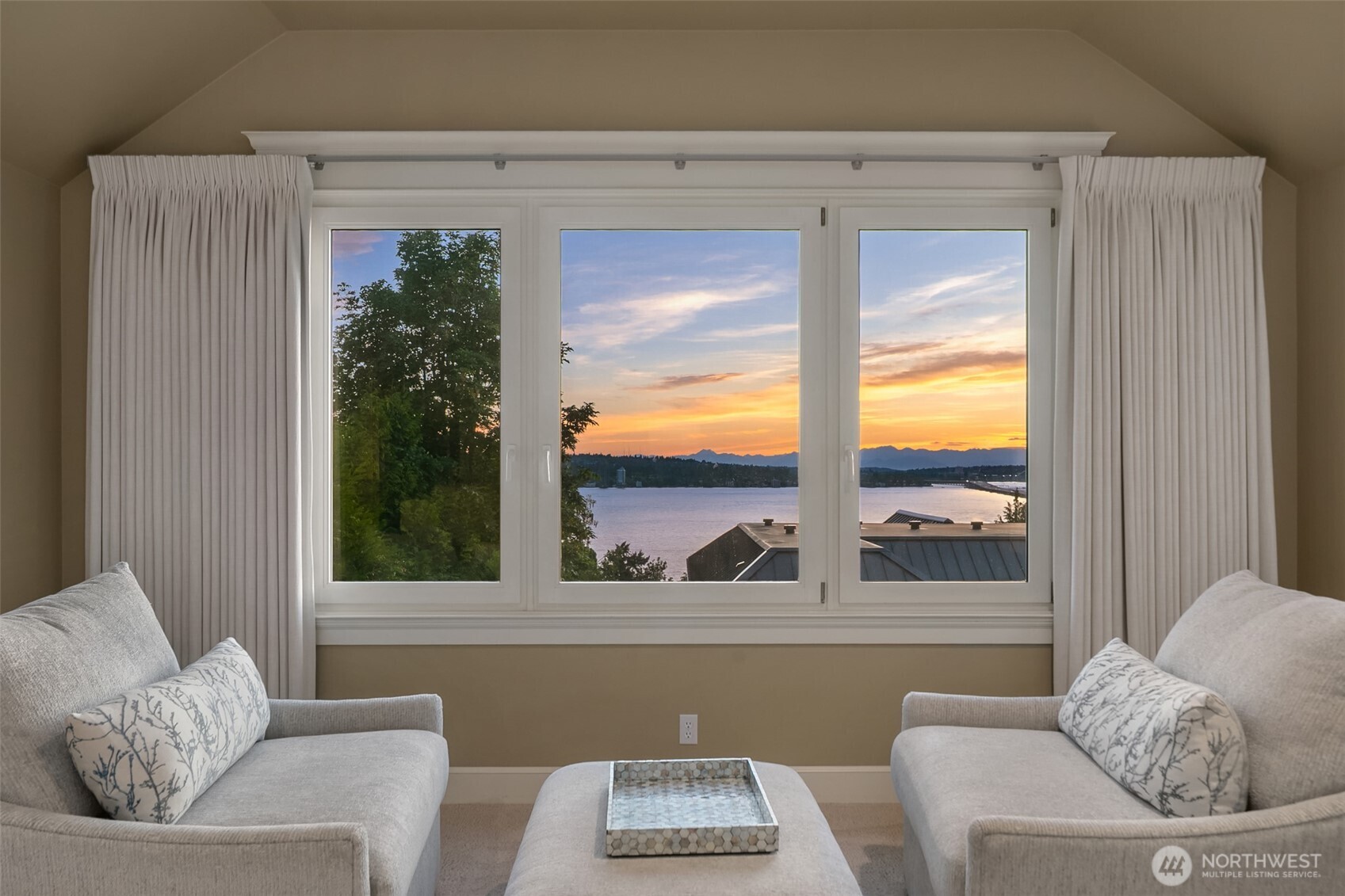 2665 Evergreen Point Road Medina, WA 98039 - Photo 18 of 36