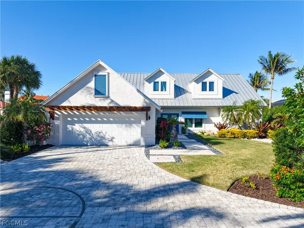 $3,599,000 | 750 Periwinkle Way, Sanibel, FL 33957