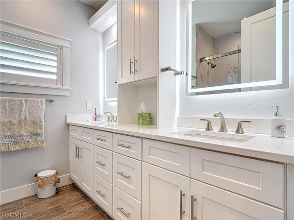 $3,599,000 | 750 Periwinkle Way, Sanibel, FL 33957