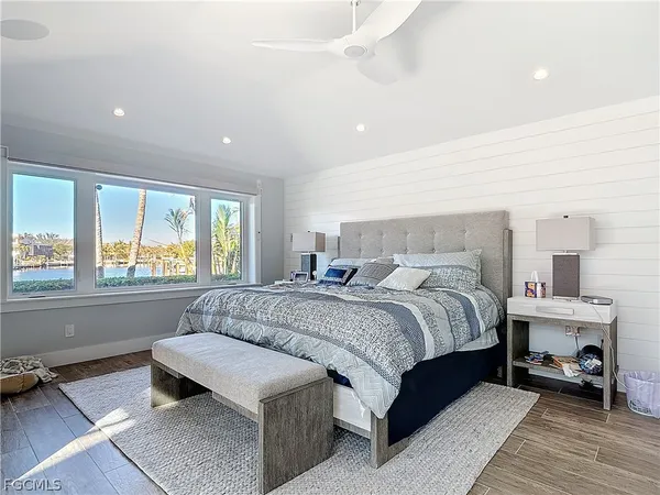 $3,599,000 | 750 Periwinkle Way, Sanibel, FL 33957