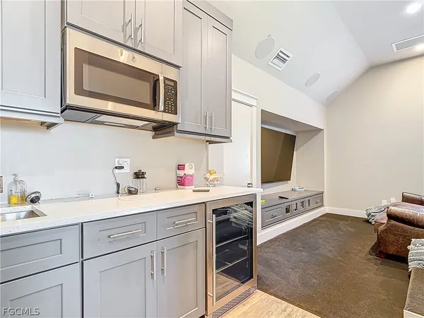 $3,599,000 | 750 Periwinkle Way, Sanibel, FL 33957