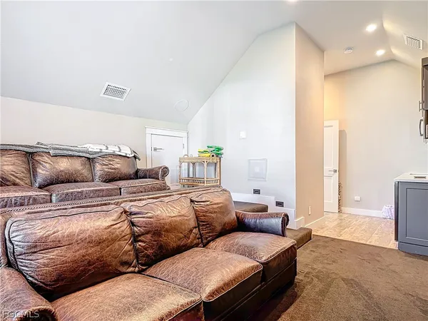 $3,599,000 | 750 Periwinkle Way, Sanibel, FL 33957