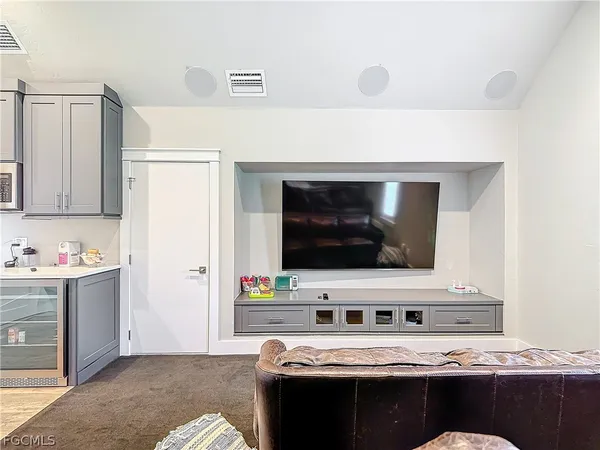 $3,599,000 | 750 Periwinkle Way, Sanibel, FL 33957