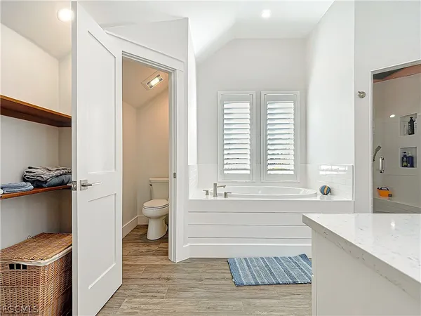 $3,599,000 | 750 Periwinkle Way, Sanibel, FL 33957