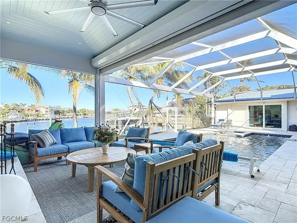 $3,599,000 | 750 Periwinkle Way, Sanibel, FL 33957