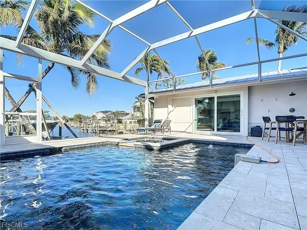 $3,599,000 | 750 Periwinkle Way, Sanibel, FL 33957