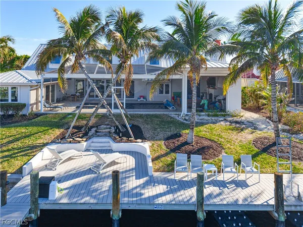 $3,599,000 | 750 Periwinkle Way, Sanibel, FL 33957