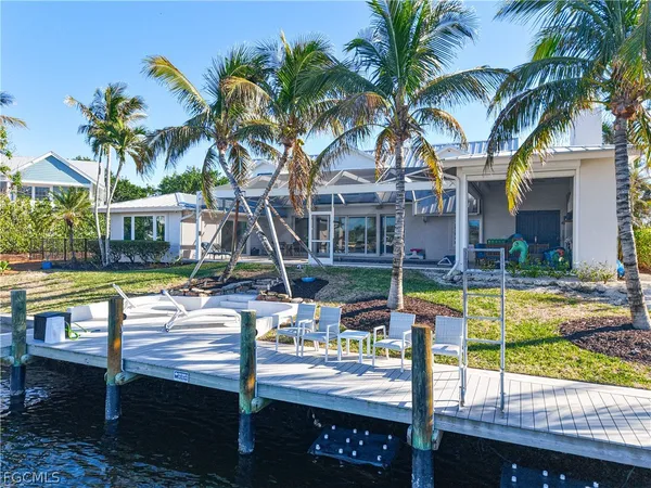 $3,599,000 | 750 Periwinkle Way, Sanibel, FL 33957