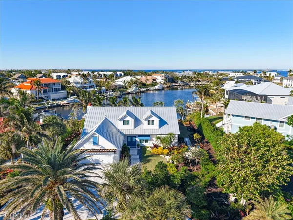 $3,599,000 | 750 Periwinkle Way, Sanibel, FL 33957