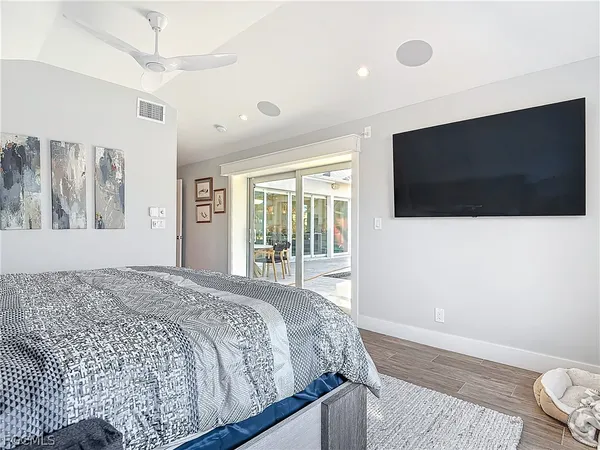 $3,599,000 | 750 Periwinkle Way, Sanibel, FL 33957