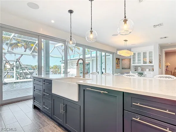$3,599,000 | 750 Periwinkle Way, Sanibel, FL 33957