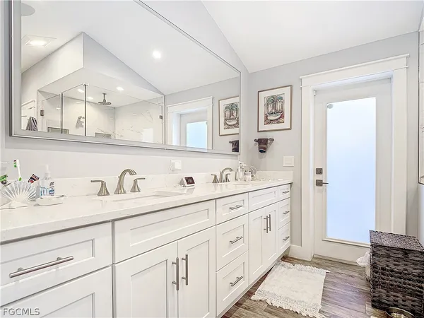 $3,599,000 | 750 Periwinkle Way, Sanibel, FL 33957