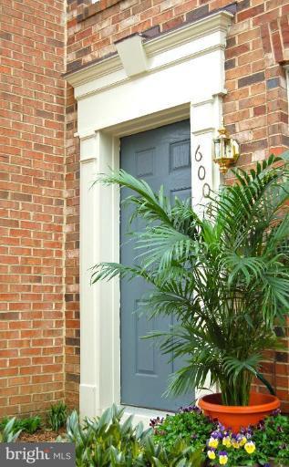 6004 Lincolnia Road Alexandria, VA 22312 - Photo 1 of 26 Exterior #2