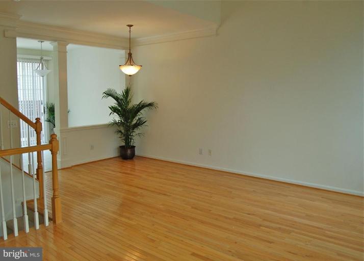 6004 Lincolnia Road Alexandria, VA 22312 - Photo 12 of 26 Dining Area