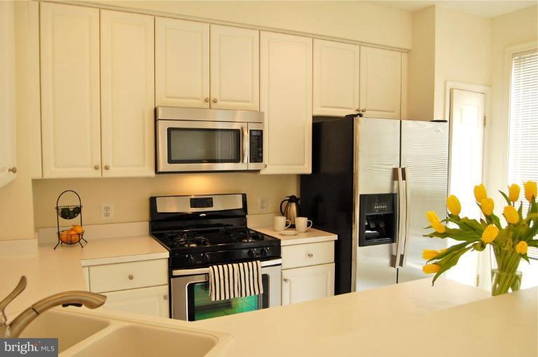 6004 Lincolnia Road Alexandria, VA 22312 - Photo 8 of 26 Kitchen