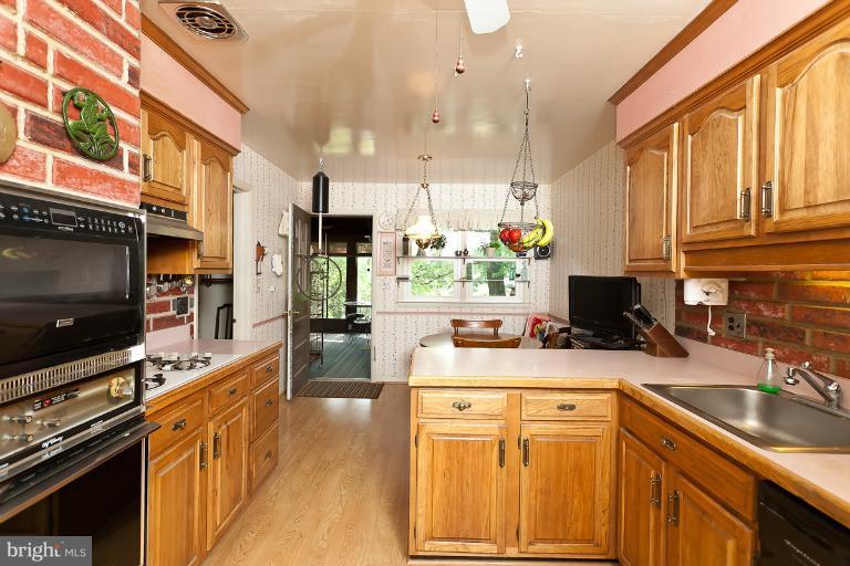 1805 Landrake Road Towson, MD 21204 - Photo 2 of 16 Kitchen