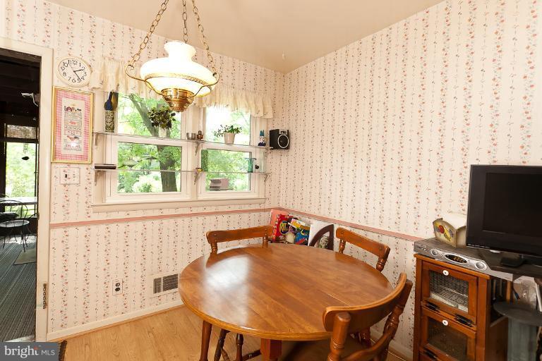 1805 Landrake Road Towson, MD 21204 - Photo 11 of 16 Interior (General)