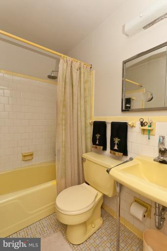 1805 Landrake Road Towson, MD 21204 - Photo 13 of 16 Bath