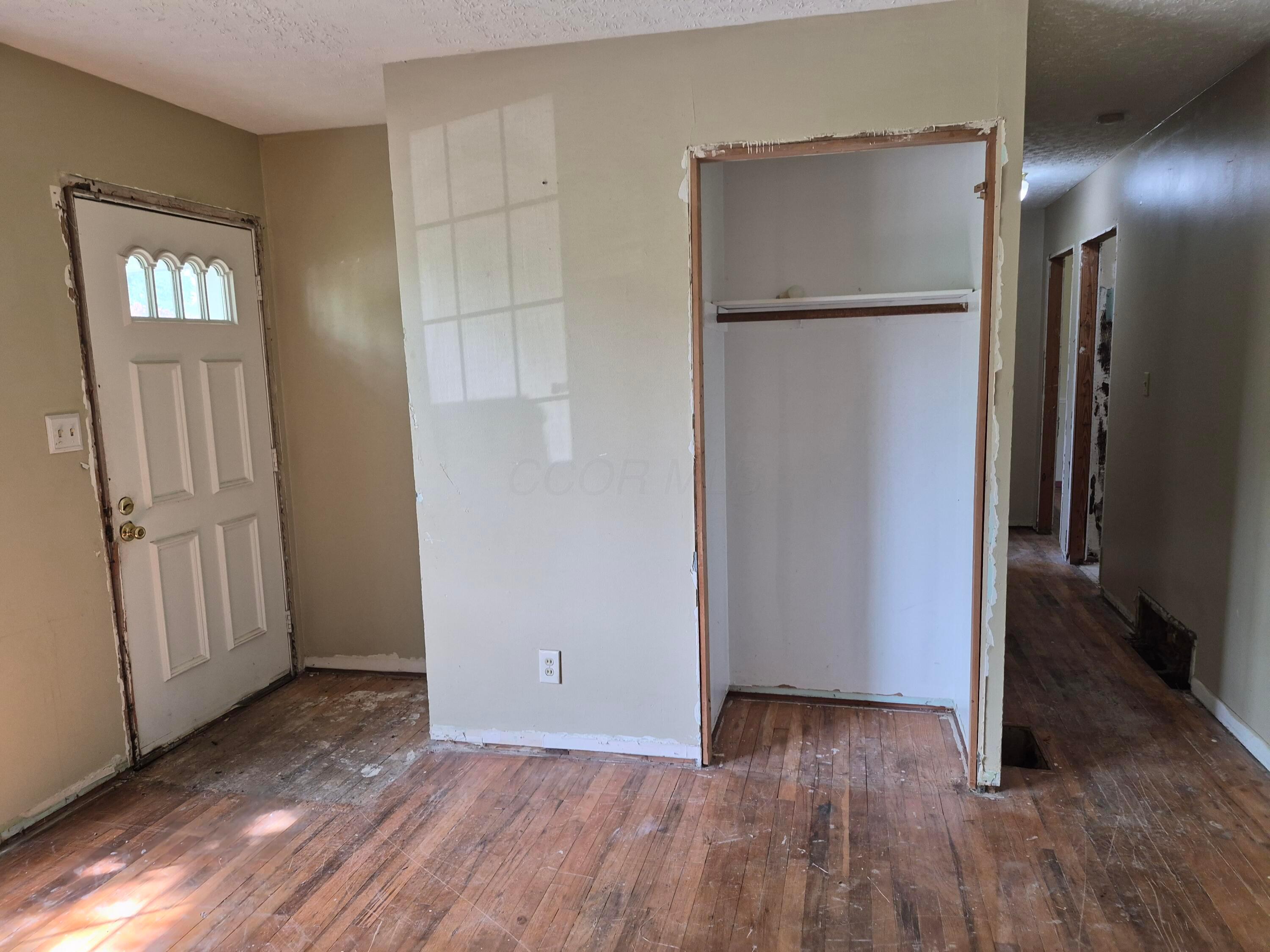 1870 Lonsdale Road Columbus, OH 43232 - Photo 10 of 12 Entry