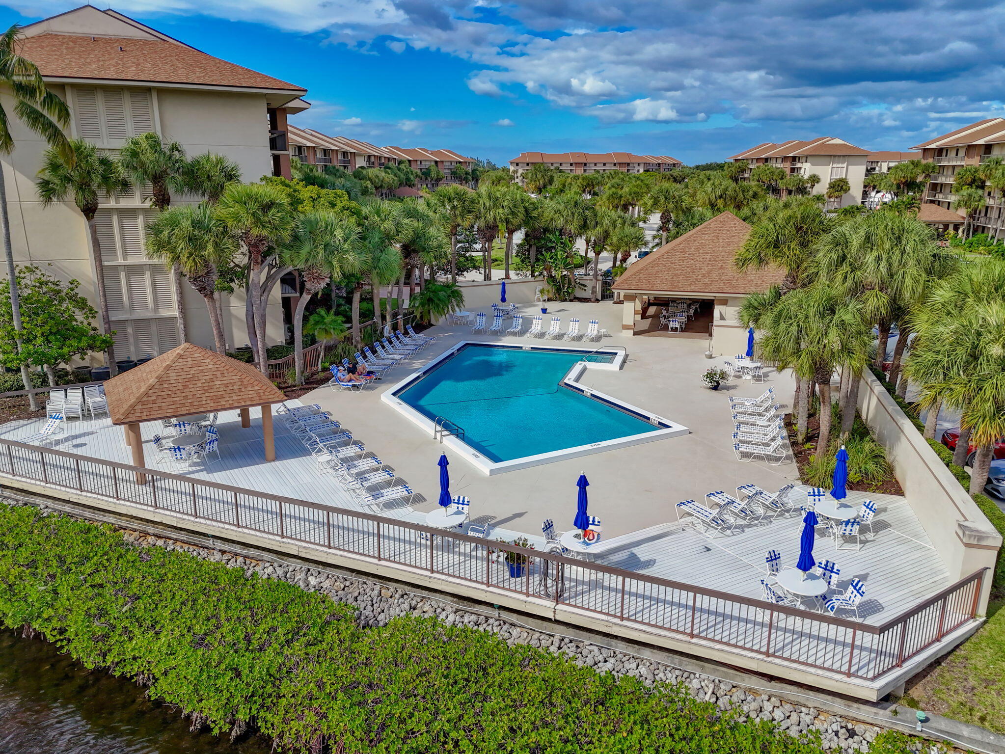 2201 Marina Isle Way, Unit 202 Jupiter, FL 33477 - Photo 26 of 29 Pool area