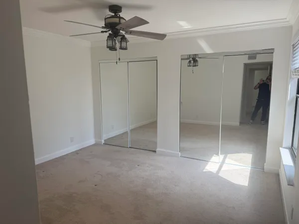 a view of empty room with ceiling fan