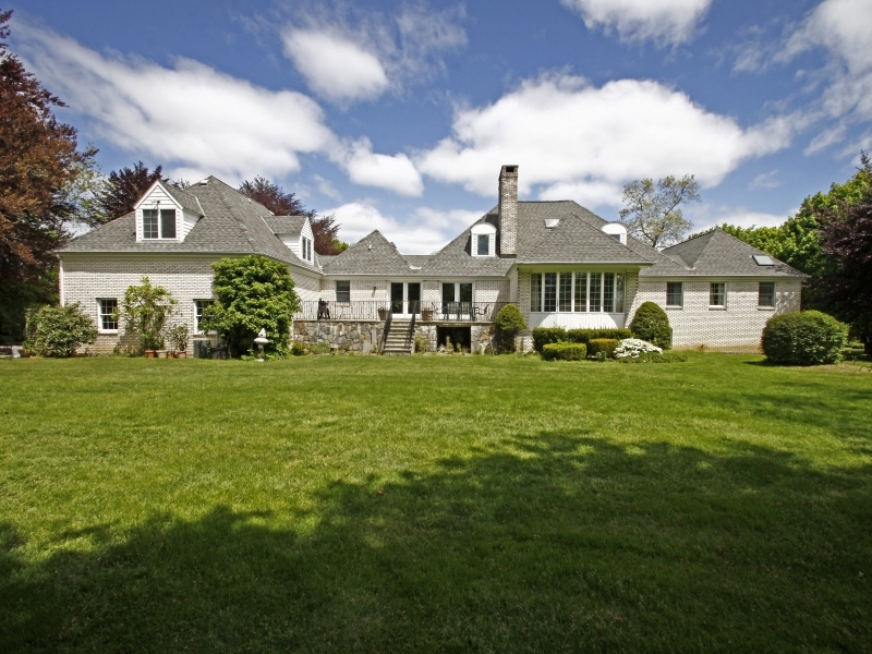 29 Middle Ridge Road New Canaan, CT 06840 - Photo 13 of 16 a front view of a house with garden