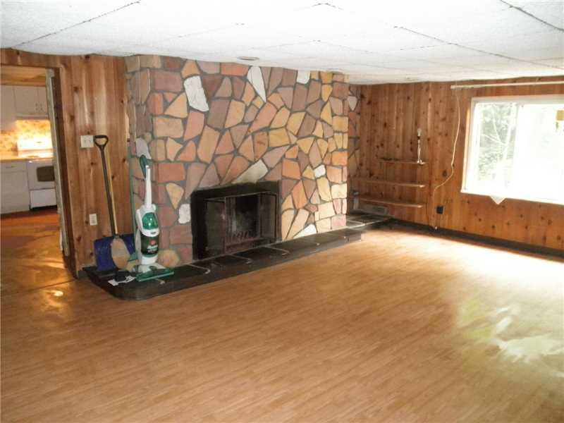 1319 East Hookstown Grade Road Clinton, PA 15026 - Photo 5 of 13 Living Room.