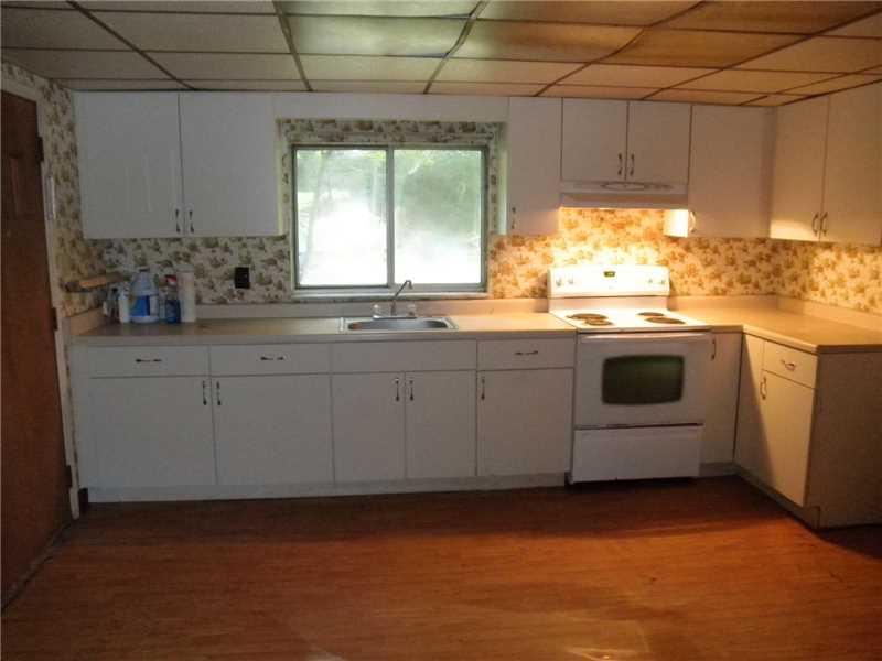 1319 East Hookstown Grade Road Clinton, PA 15026 - Photo 6 of 13 Kitchen.