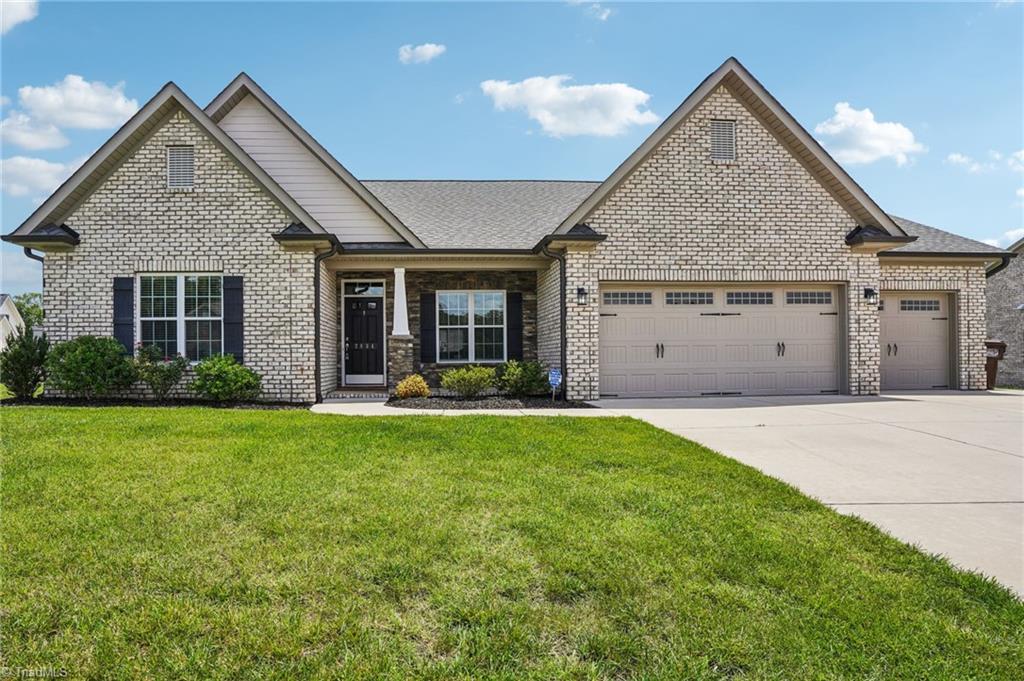 2834 Fallin Court High Point, NC 27262 - Photo 1 of 37 Gallery Image 1