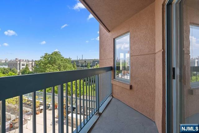 405 Williams Court, Unit 405 Edgewater, NJ 07020 - Photo 10 of 27