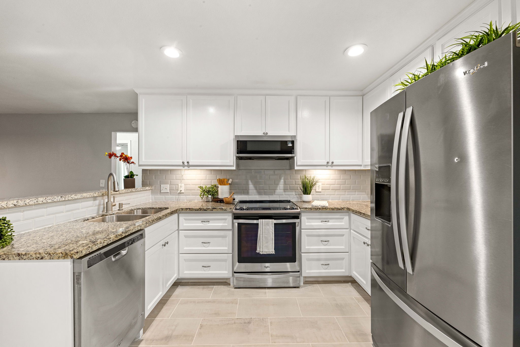 7630 Lady Street Houston, TX 77021 - Photo 2 of 32 Updated Kitchen!
