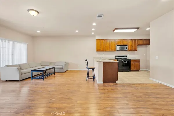 $339,999 | 14119 Jicarilla Road, Unit 204, Apple Valley, CA 92307