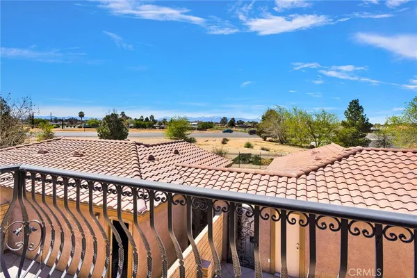 $339,999 | 14119 Jicarilla Road, Unit 204, Apple Valley, CA 92307